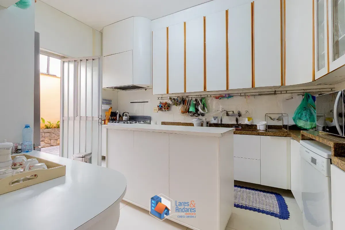 Imagem Casa para venda em Pacaembu com 5 quartos, sendo 3 suítes, 600m²