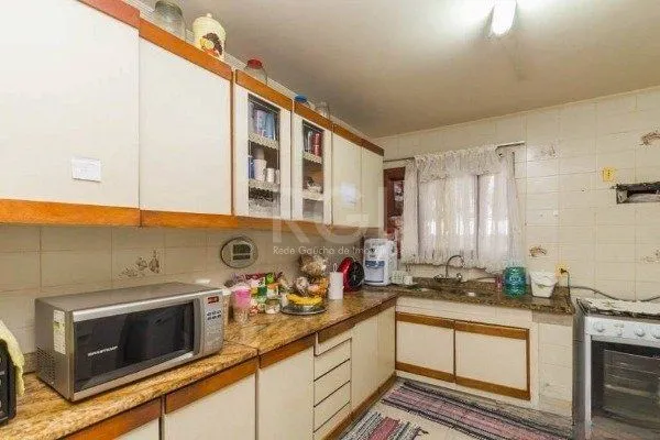 Imagem Casa para Venda de 3 dormitórios 6 vagas no bairro Chácara das Pedras