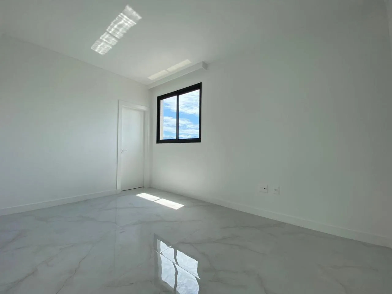 Imagem Apartamento com vista para o mar à venda com 135m2 por R$ 2.550.000,00