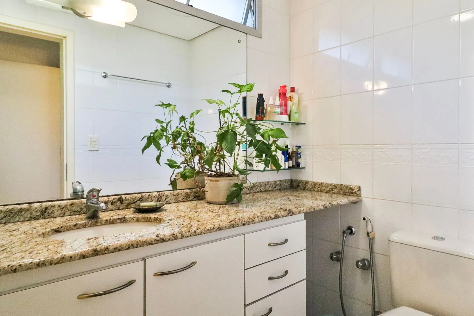 Imagem Apartamento para venda de 3 dormitórios, no bairro Teresópolis em Porto Alegre/RS.
