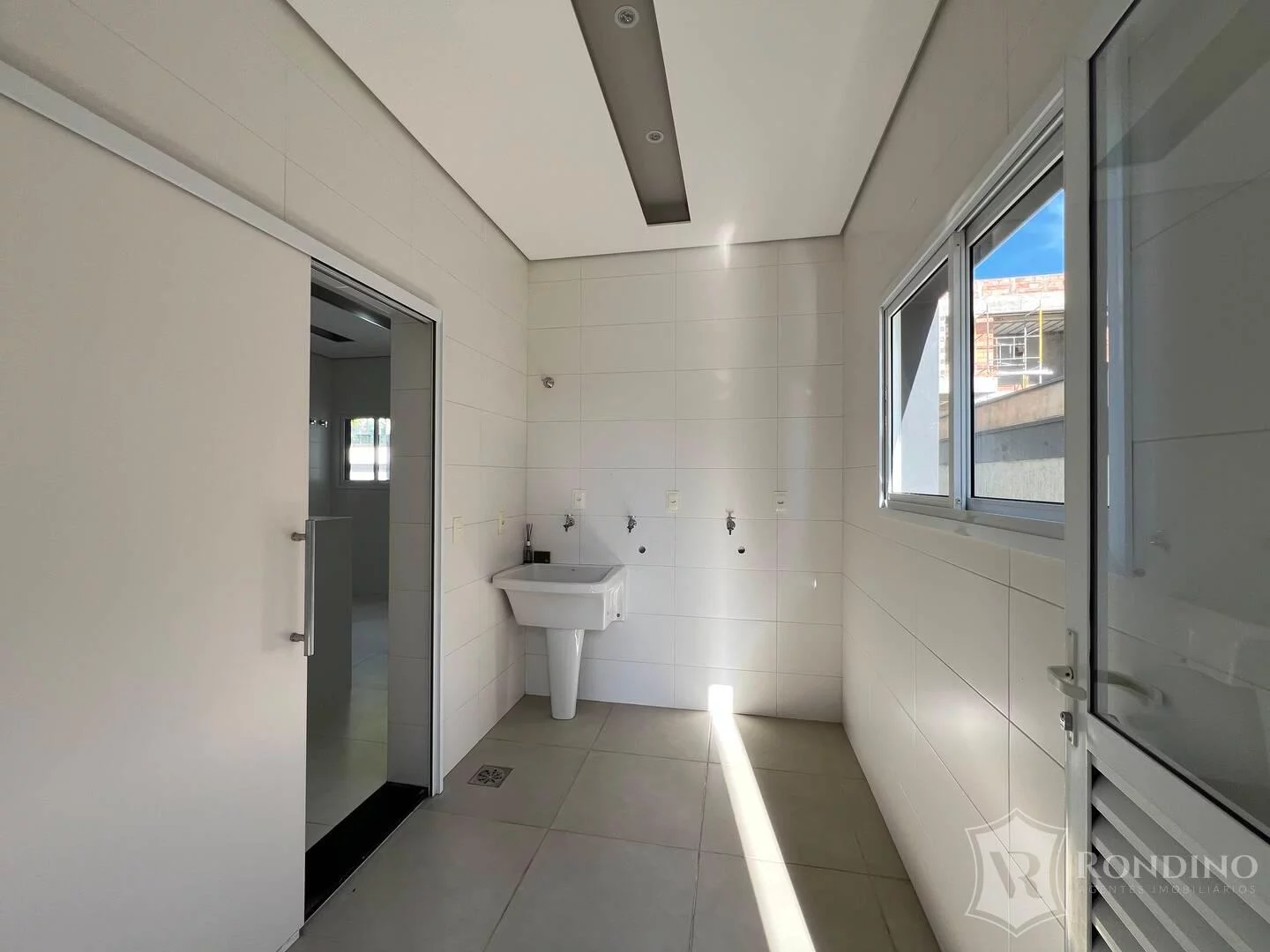 Imagem Casa no Alphaville Nova Esplanada com 4 Suítes e Piscina