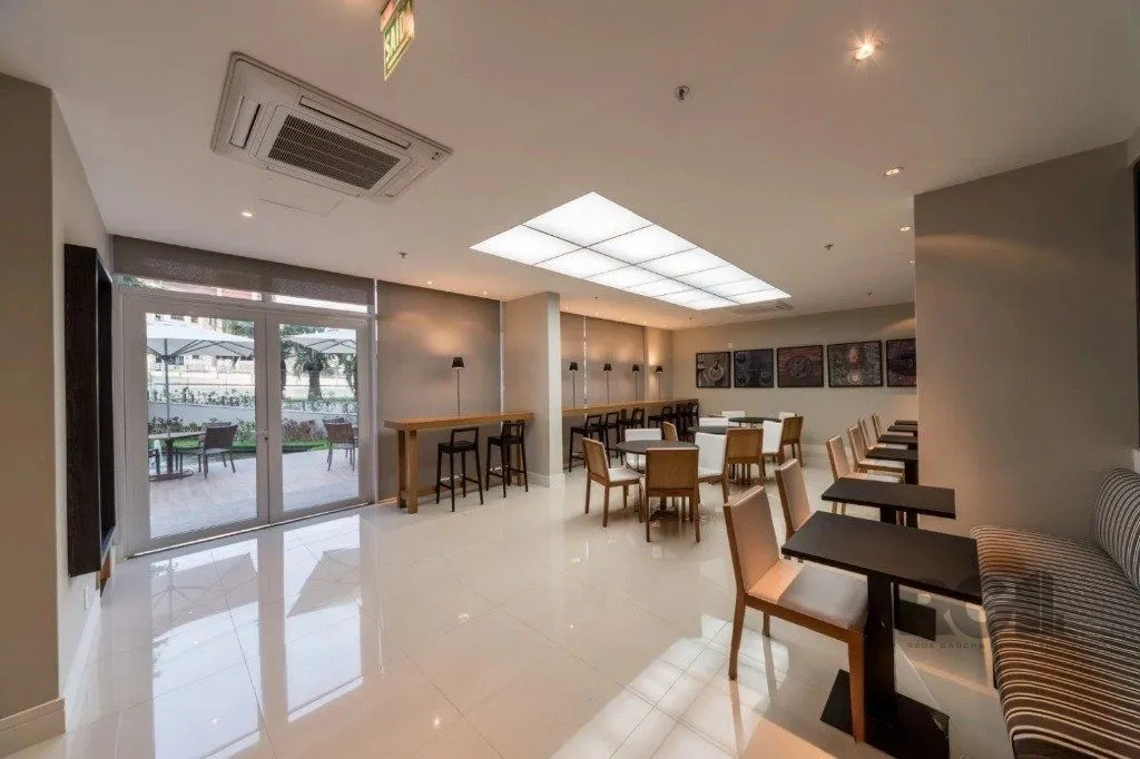 Imagem Conjunto/Sala para Venda - 35m², 0 dormitórios, 1 vaga - Petrópolis
