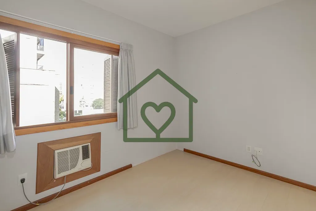 Imagem Apartamento desocupado, semimobiliado no Centro Histórico. Living 2 ambientes, sacada fechda com ch...