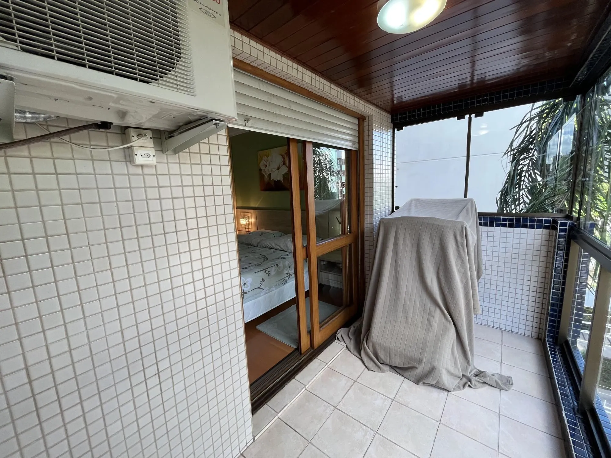 Imagem Apartamento de 3 quartos, suíte e 2 vagas de garagem no bairro Santana em POA