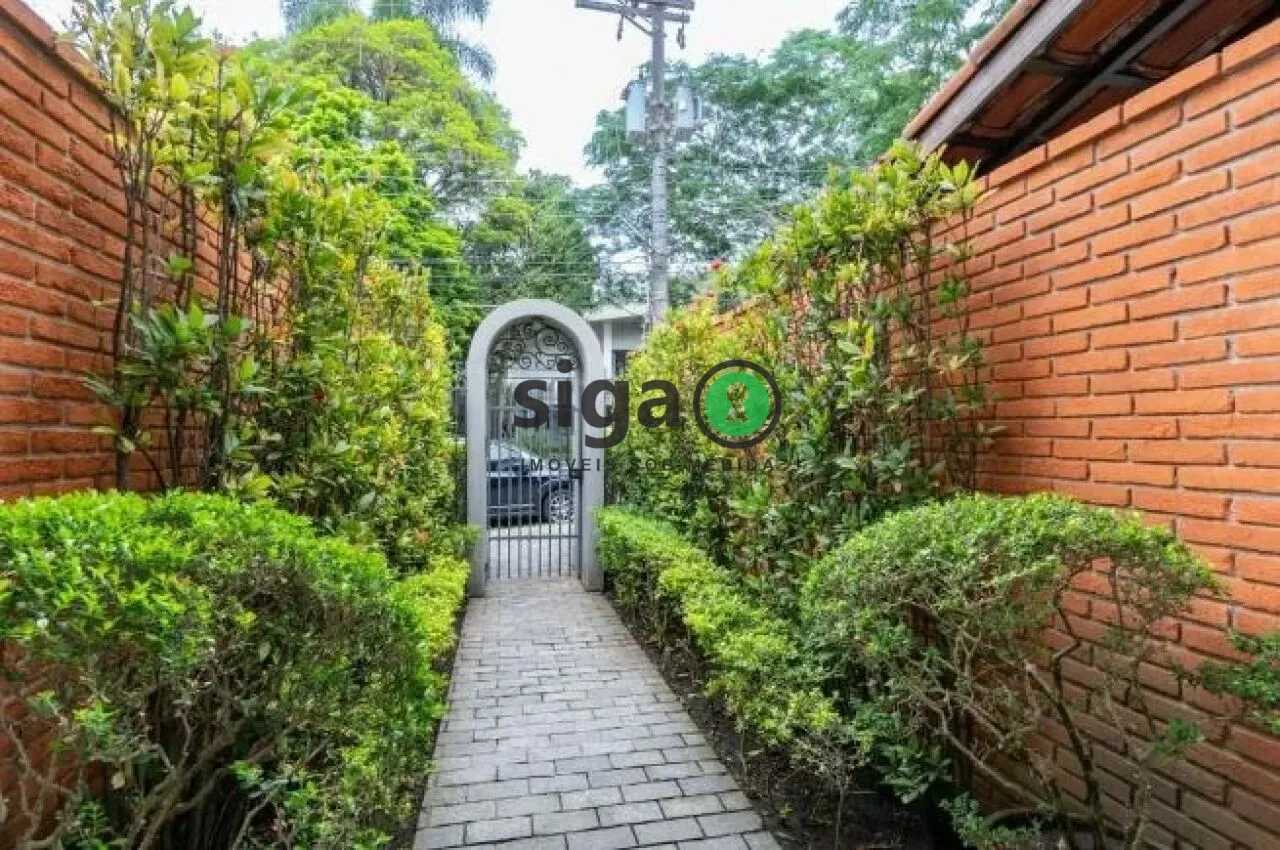 Imagem Casa Alto Padrão no Real Parque de 4 Quartos com 8 Vagas - 450m² à Venda.