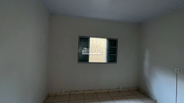 Imagem Casa para alugar no bairro Santa Maria, Uberaba: 2 dormitórios, garagem e mais!