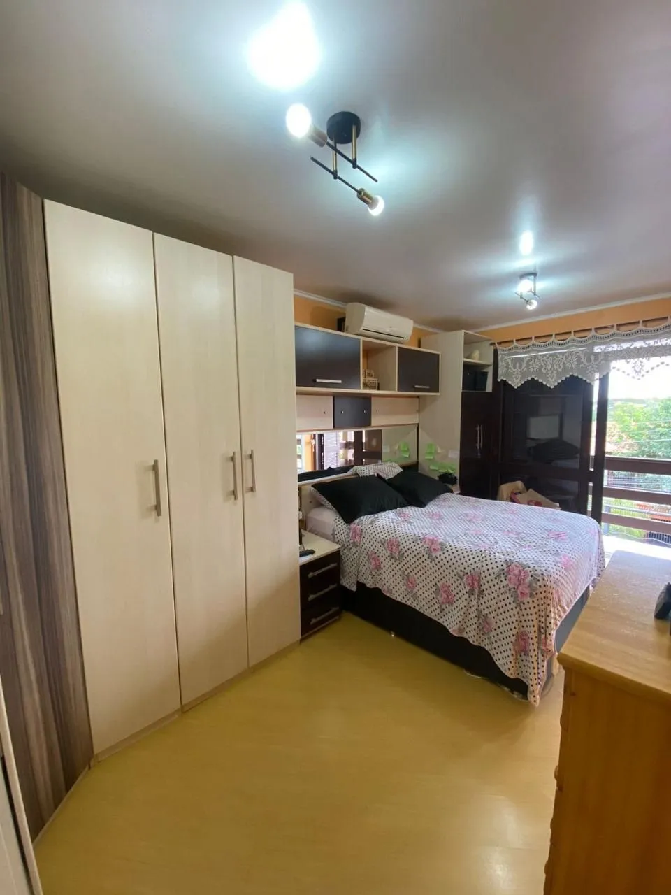 Imagem Casa à Venda em Sarandi - 3 Dormitórios, 1 Suíte, 2 vagas