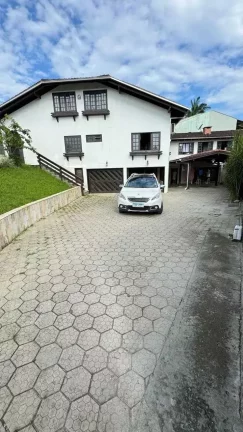 Imagem Casa alto padrão com 5 dormitórios sendo 1 suíte e 3 vagas - Saguaçu | Joinville/SC