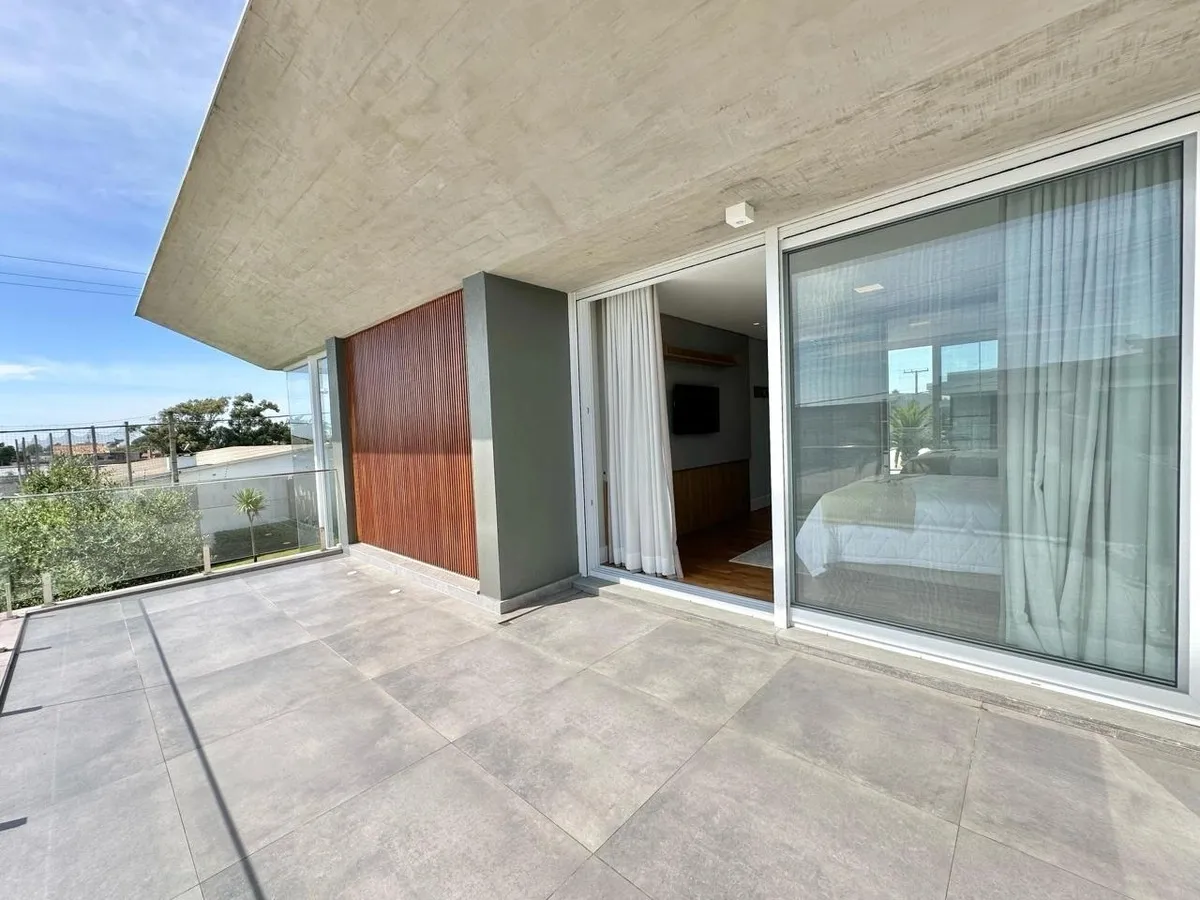Imagem Sobrado mobiliado e decorado com 05 suítes e piscina em concreto