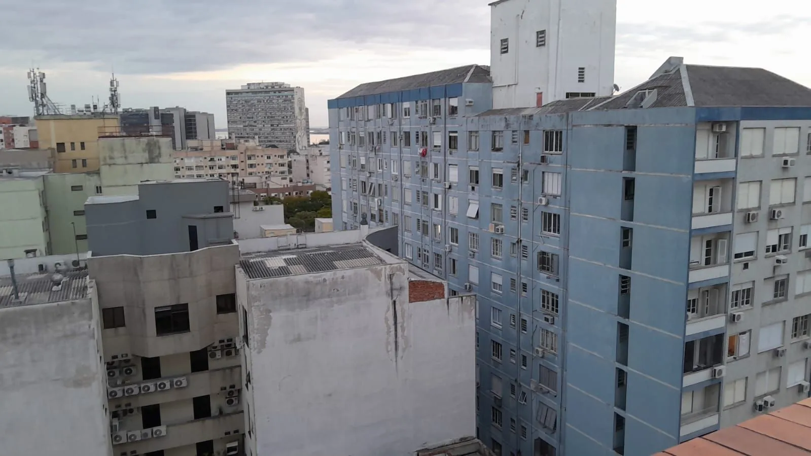 Imagem investidores - Excelente e amplo apartamento 2D LOCADO na Cidade Baixa, Porto Alegre, Com Inquilino
