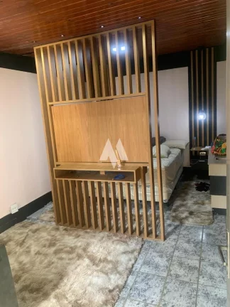 Imagem Casa Sobreposta Alta com Edícula em Santos,145m², 3 Vagas de Garagem e no bairro do Boqueirão