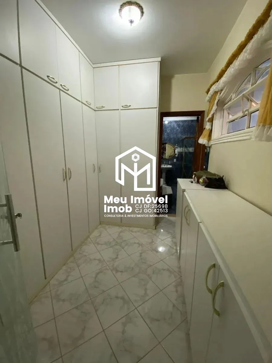 Imagem Casa 5 Quartos 5 Suítes 4 Vagas 800 m² Área de Serviço Copa