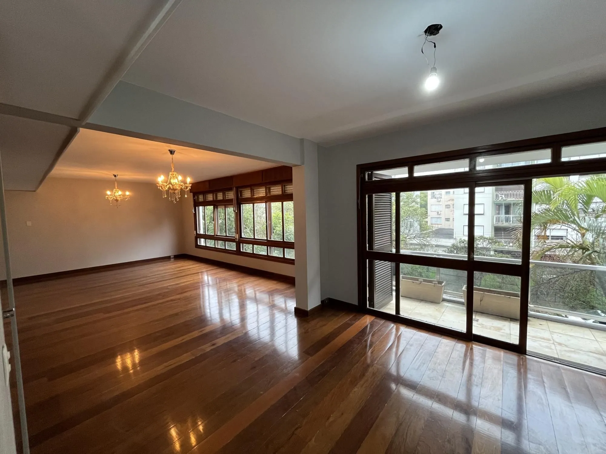 Imagem Apartamento de 3 quartos, suíte e 2 vagas de garagem no bairro Farroupilha POA