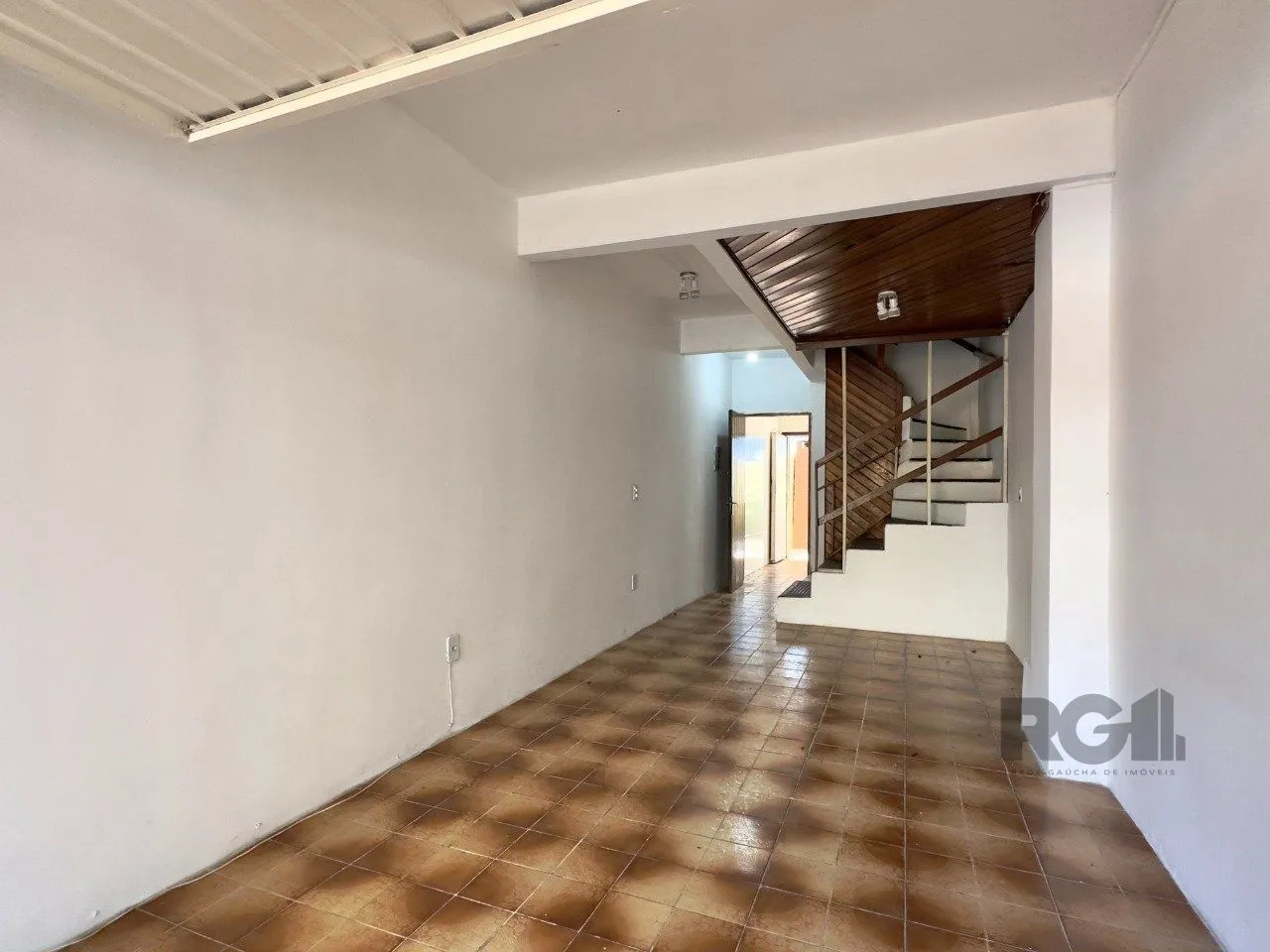 Imagem CASA COM 4 DORMITÓRIOS E PÁTIO COM CHURRASQUEIRA NO CENTRO HISTÓRICO
