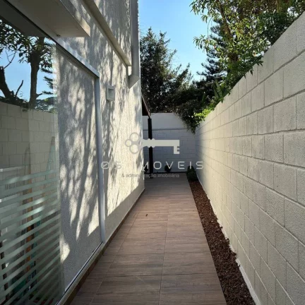 Imagem Casa à venda na Granja Viana – 3 suítes, espaço gourmet e 6 vagas !