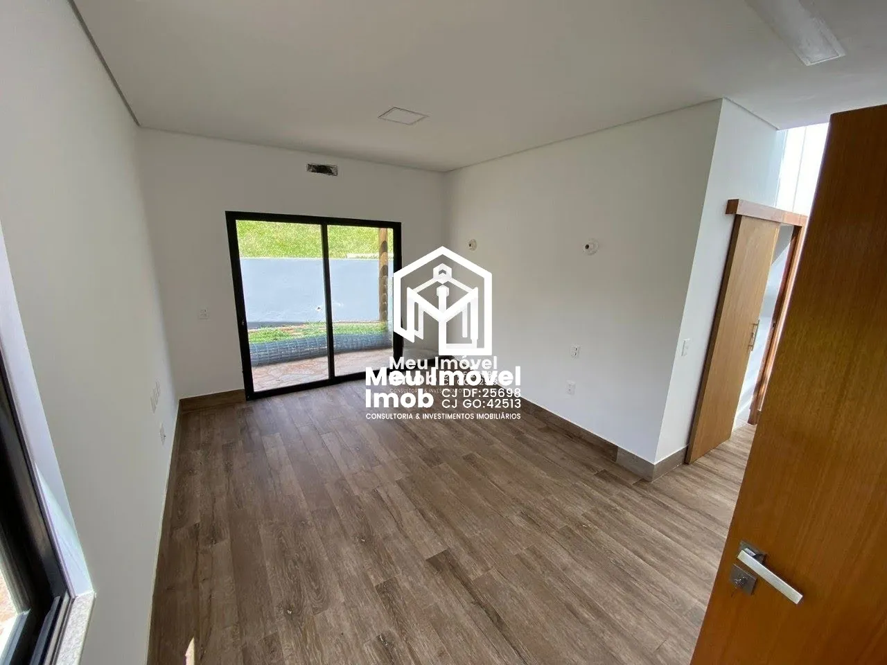 Imagem Casa 4 Quartos 2 Suítes 2 Vagas Lt 800m² Útil 260m²