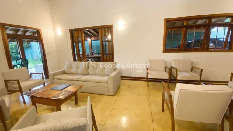 Imagem Essa casa fica no San Conrado, em Sousas, onde o sol nasce, o céu parece mais azul e a natureza faz...