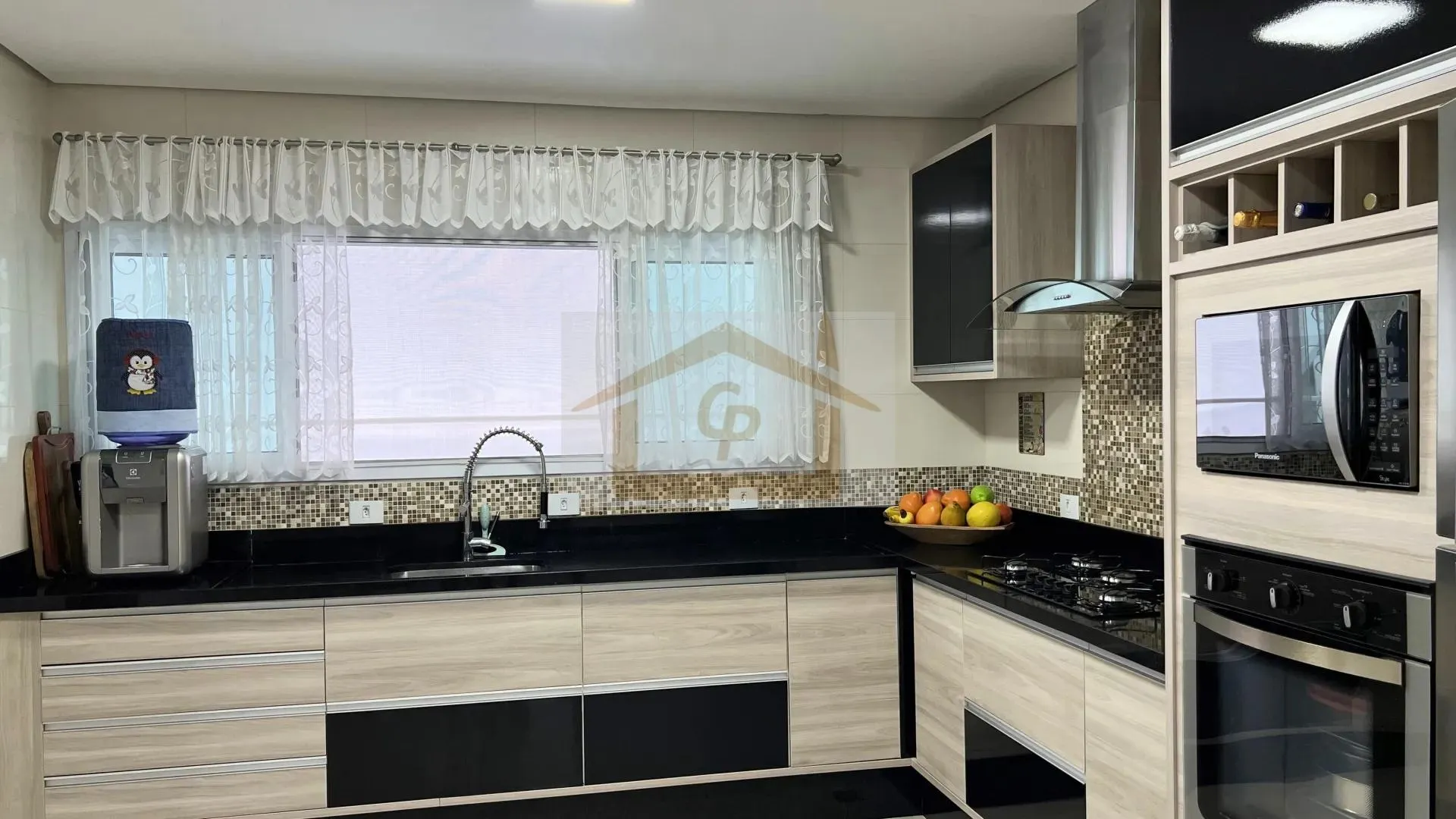 Imagem Alta qualidade! Segurança para a família 5 dormitórios, sendo 4 suítes, 2 vagas