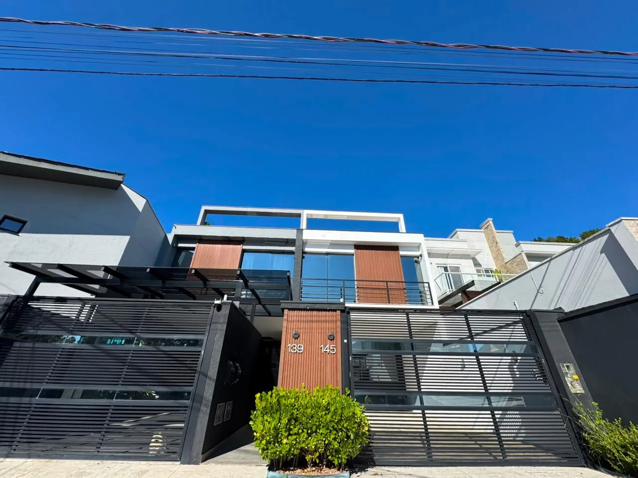Imagem Casa à venda com 413.65m2 por R$ 3.800.000,00