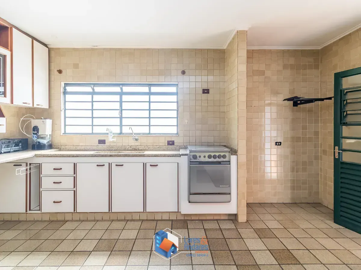 Imagem Sobrado para venda em Jardim Regina com 3 quartos, sendo 1 suíte, 226m²