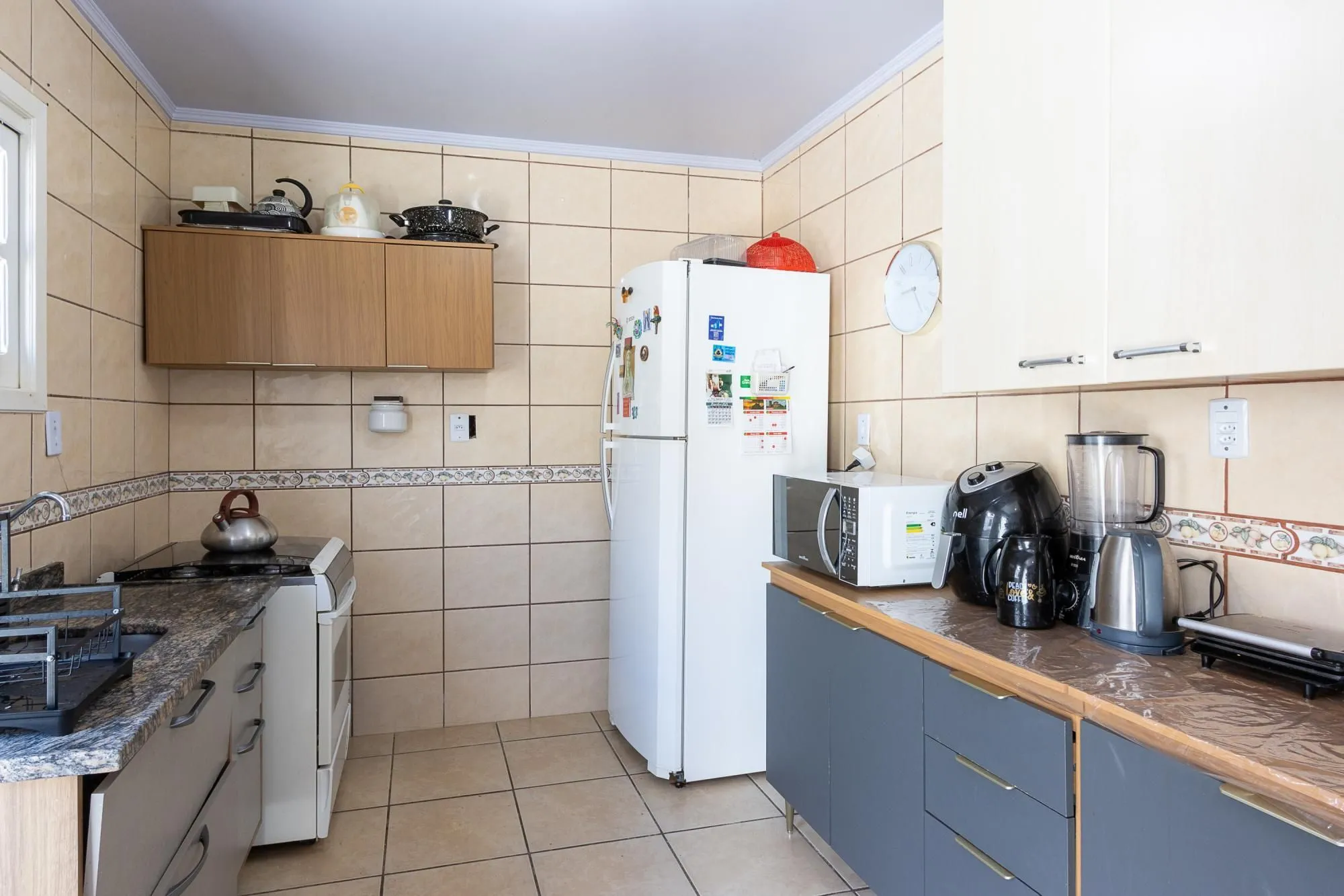 Imagem Casa de condomínio, de 3 dormitórios, 1 suíte e 2 vagas de garagem.