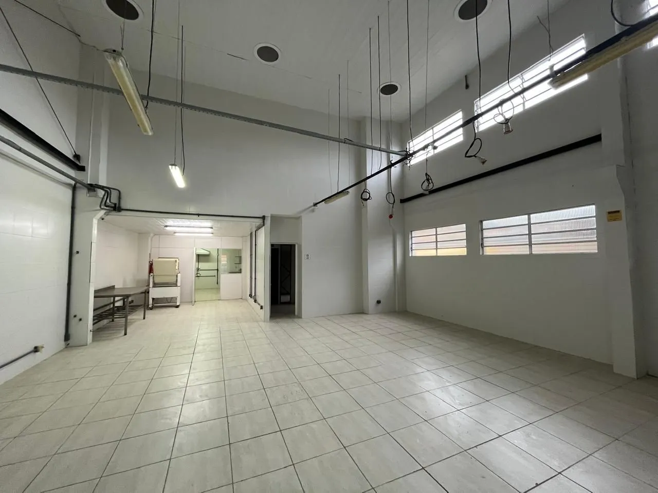 Imagem Prédio Comercial à venda com 5 salas, 400m², 6 vagas, Rua Laudelino Freire no bairro Sarandi em Porto Alegre