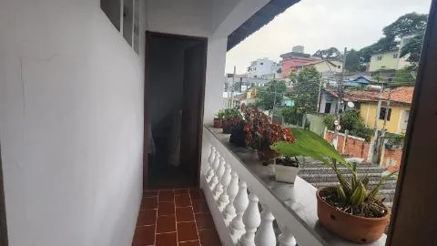 Imagem VENDA DE CASA NO JARDIM RINCÃO, EM ARUJÁ/SP, 381m², 2 quartos, sala de estar e jantar. CONSULTE-NOS