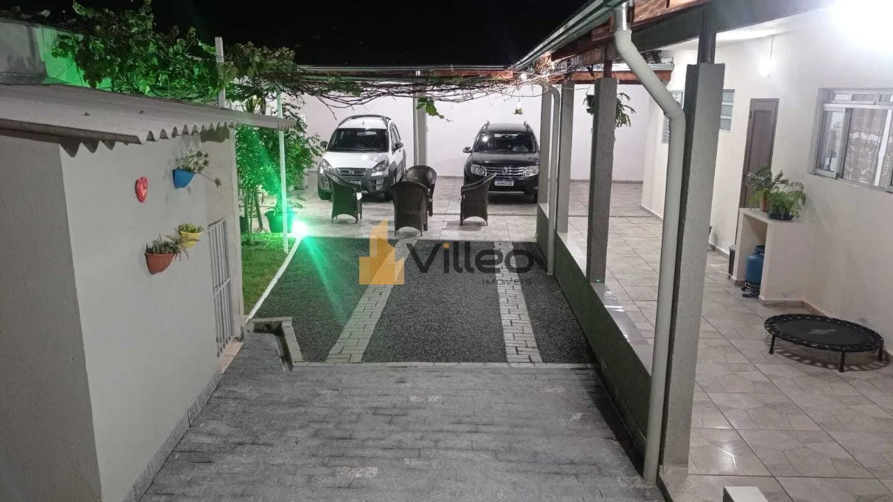 Imagem Apresentamos uma residência única à venda na Vila Haro, em Sorocaba, que oferece tranquilidade, i...