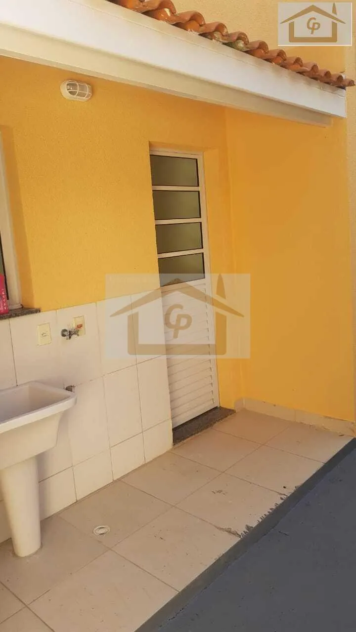 Imagem Casa com corredor lateral, 3 quartos sendo um suíte, 2 vagas