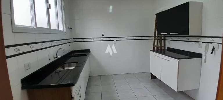 Imagem Casa Sobreposta com 03 quartos (01 suíte) - Lavabo- Varanda Gourmet - Bairro Campo Grande