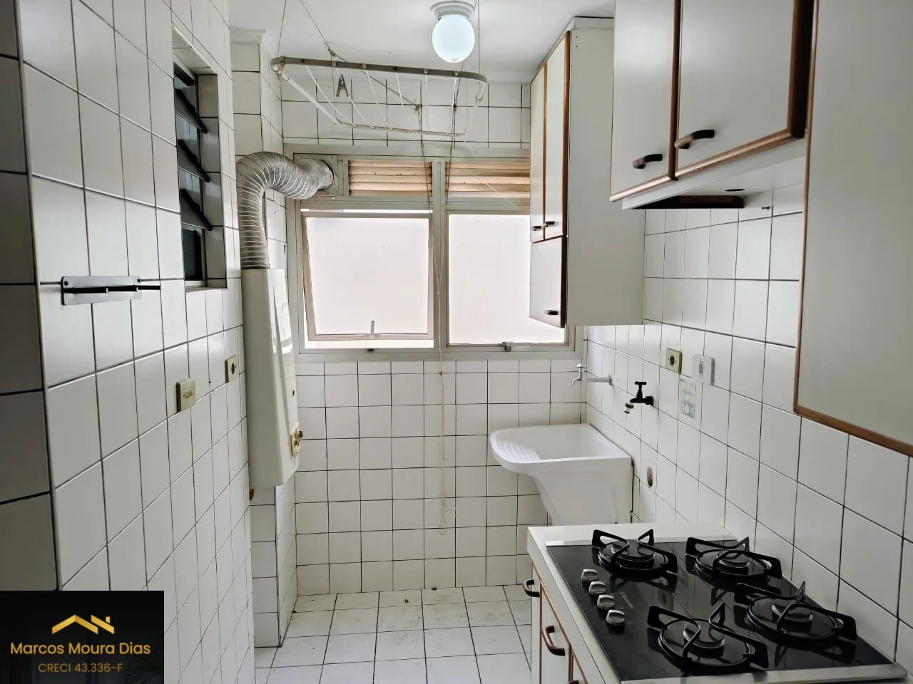 Imagem Apartamento Pinheiros, 2 dormitórios( 1 suíte) e 2 vagas, perto Metrô Fradique e com excelente valor de Condomínio. Edifício com Portaria 24 hs, Gerador e Lazer