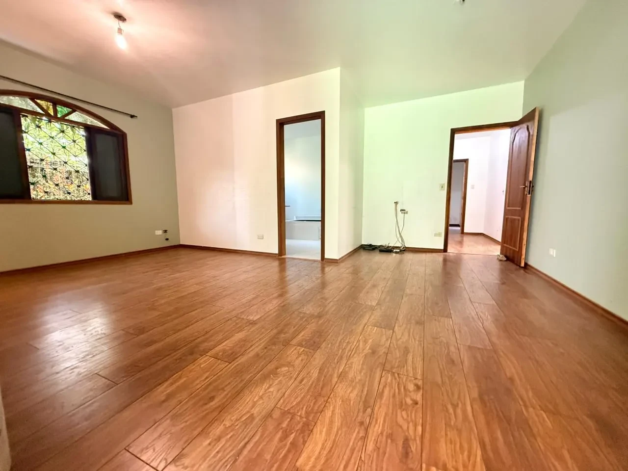 Imagem Casa com 3 Quartos à Venda, 290 m² em Centro - Embu das Artes