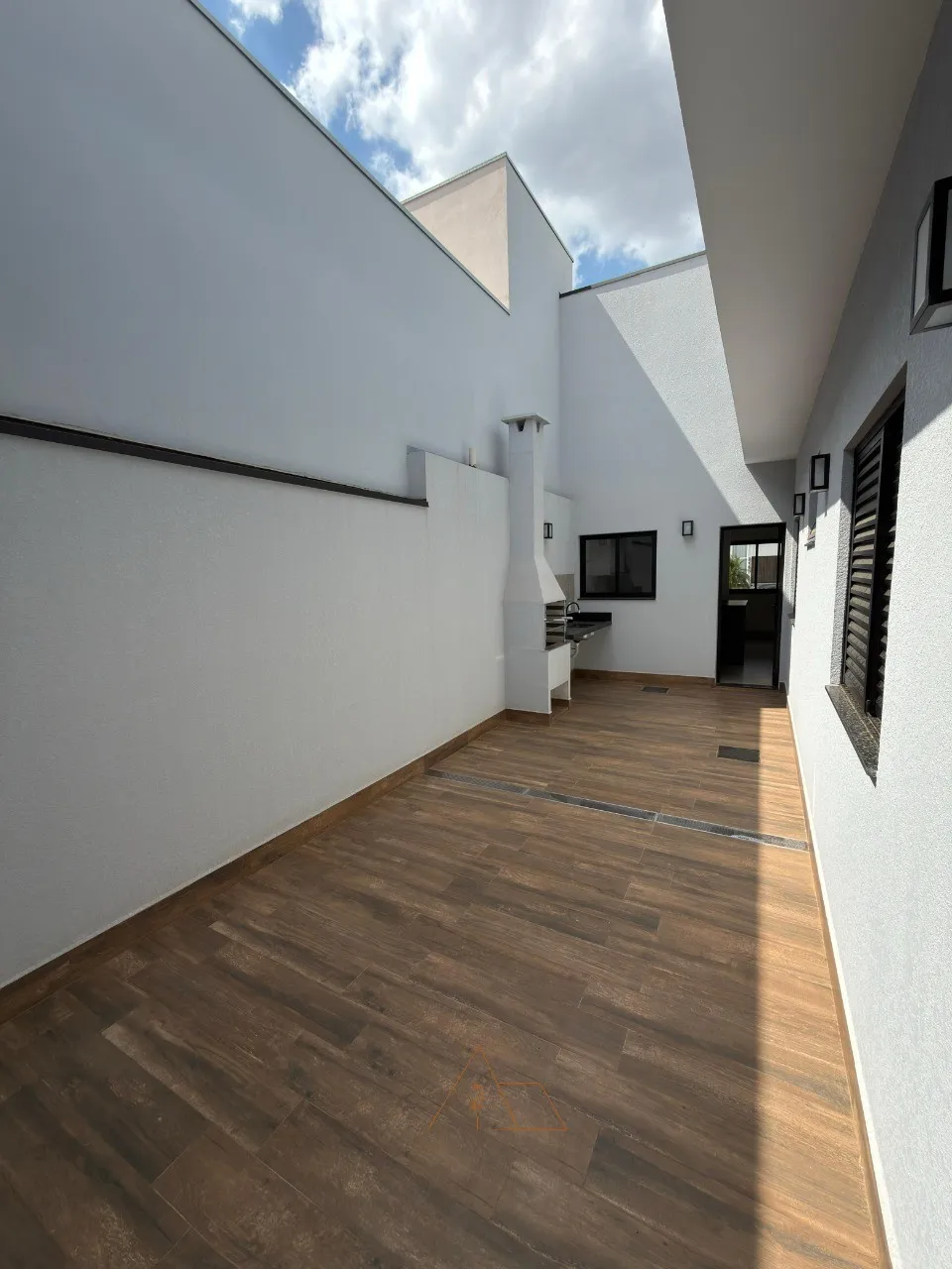 Foto do imóvel: Casa a venda em condomínio Villagio Moutonnee Salto-SP: 3 quartos, 1 suíte, 1 sala, 2 banheiros, 2 vagas de garagem, 104,00 m² de área.