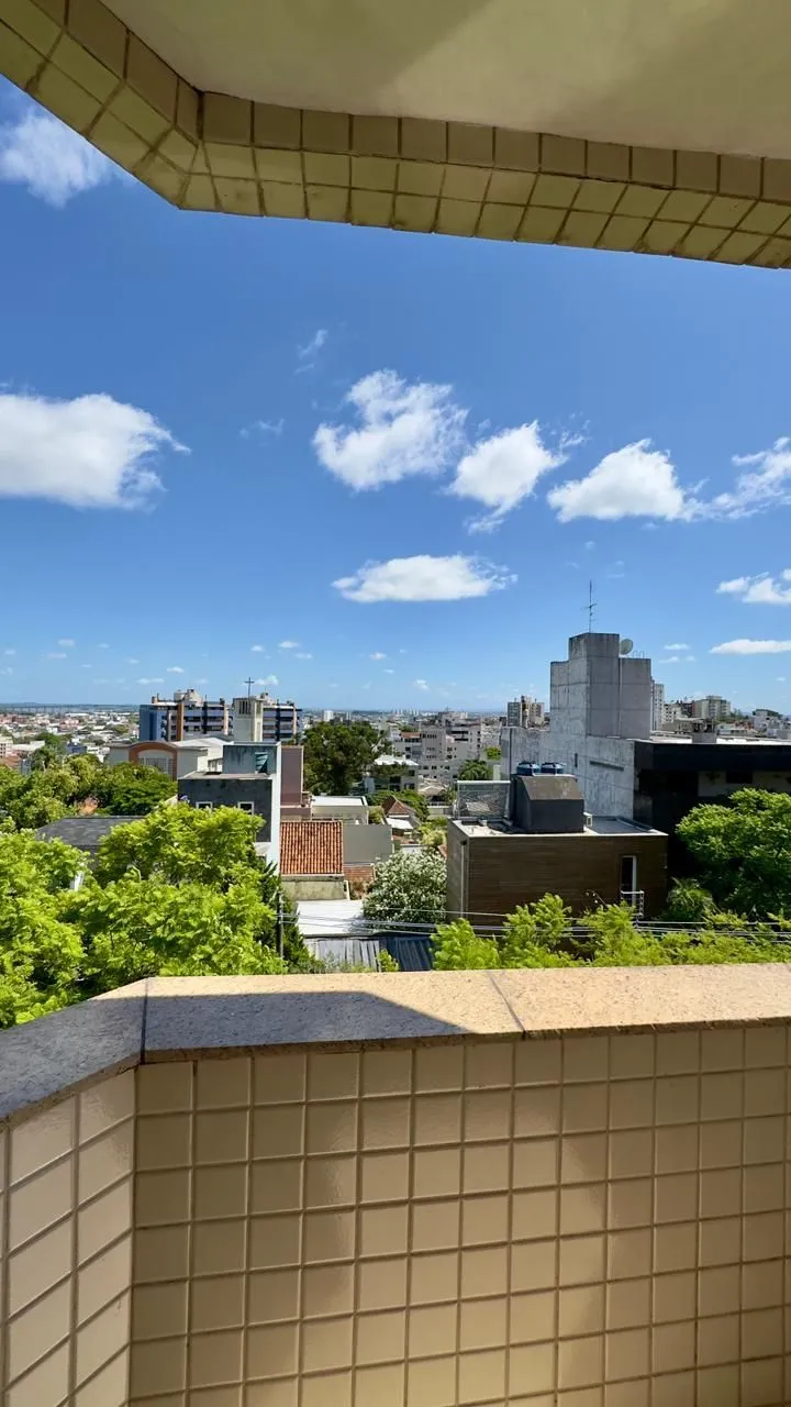 Imagem MÁFFER IMÓVEIS ALUGA Magnífico apartamento de 4 dormitórios - Auxiliadora | Porto Alegre Rua General Couto de Magalhães 2 vagas de garagem Vista espetacular para o Guaíba