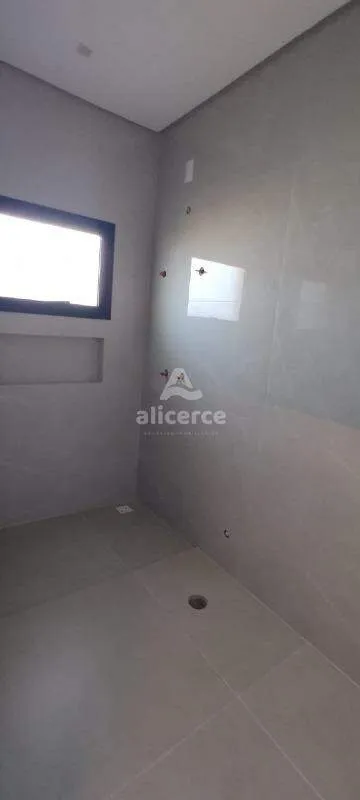 Imagem Casa Alto Padrão com 147m² - 3 Dormitórios I 1 Suíte I 2 Vagas de Garagem - Loteamento Vivendas dos Açores - Sertão do Maruim. São José/SC