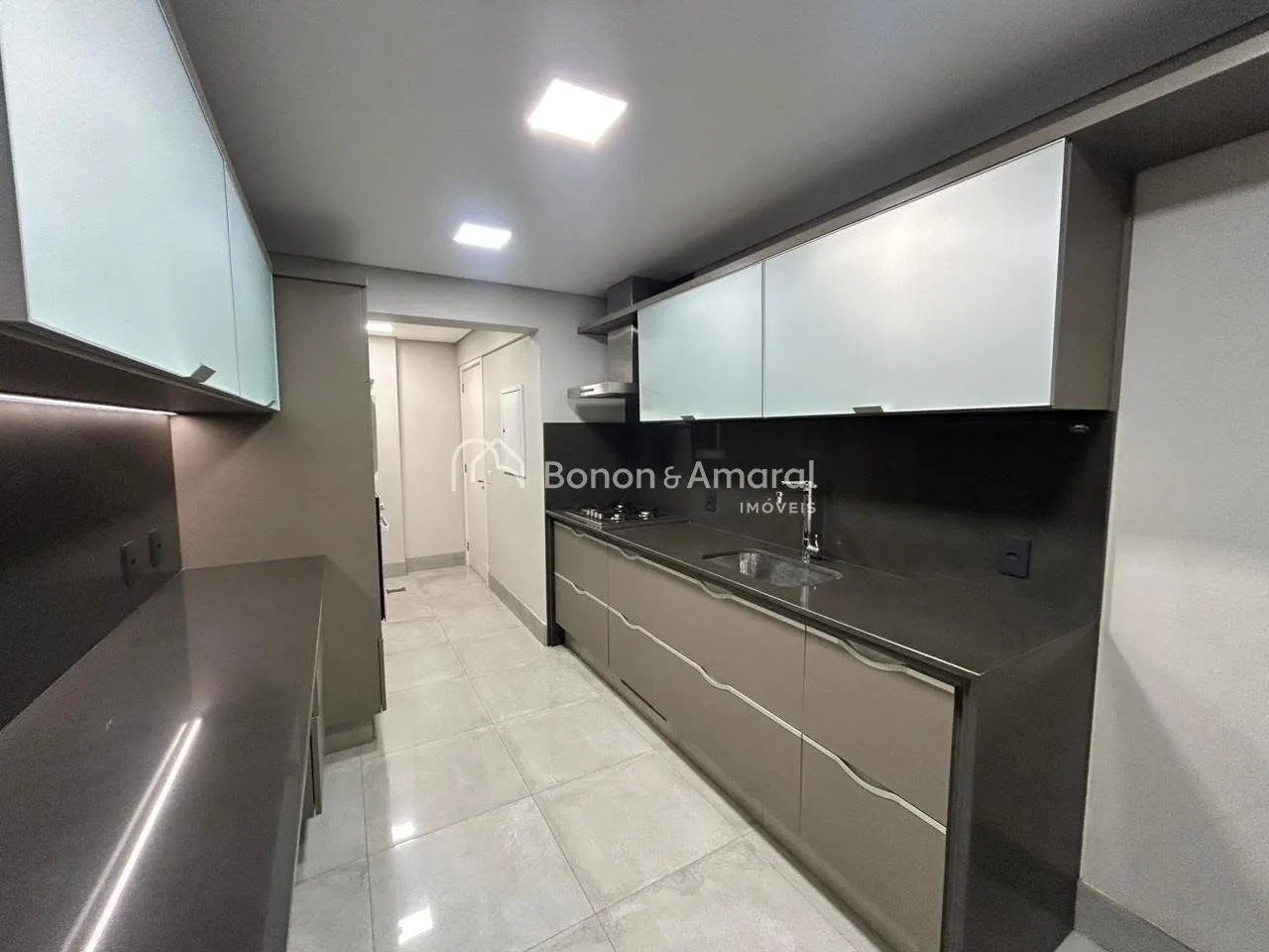 Imagem Alto Padrão no Cambuí - 2 Suítes, Varanda Gourmet, Andar Alto e Vista Privilegiada