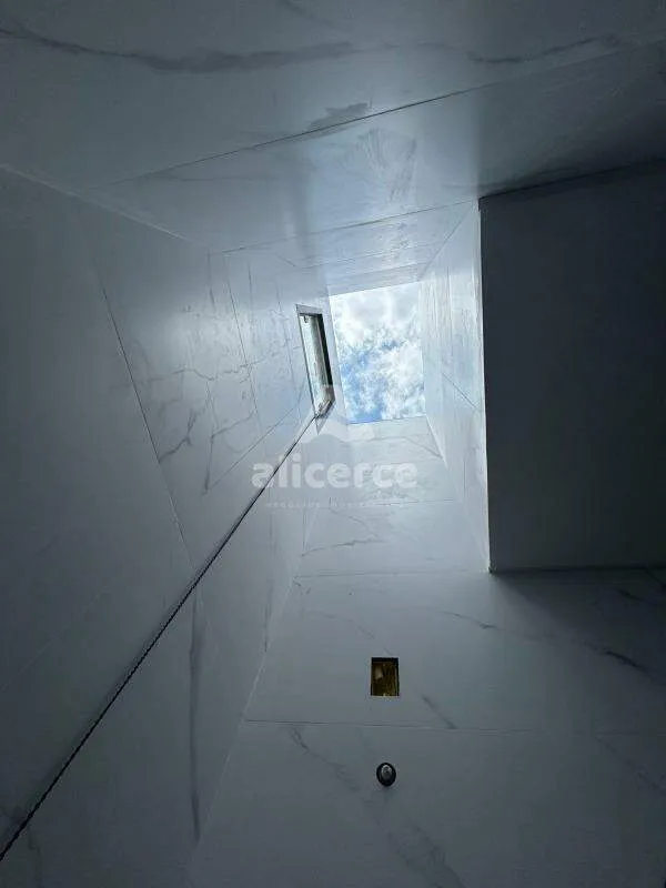 Imagem Sobrado à venda com 2 quartos 2 suítes, 87m² em Forquilhas São José