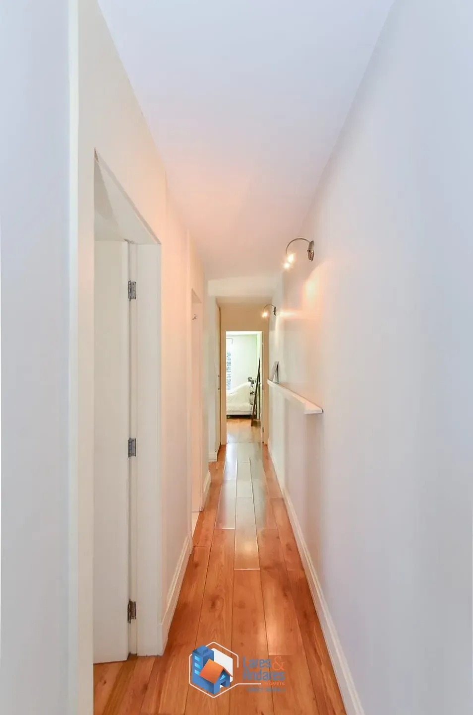 Imagem Sobrado para venda em Jardim das Vertentes com 3 quartos, sendo 1 suíte, 160m²