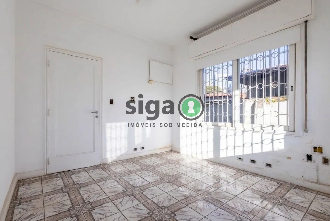 Imagem Casa a venda no bairro do Pacaembu, com 4 quartos e 4 vagas.