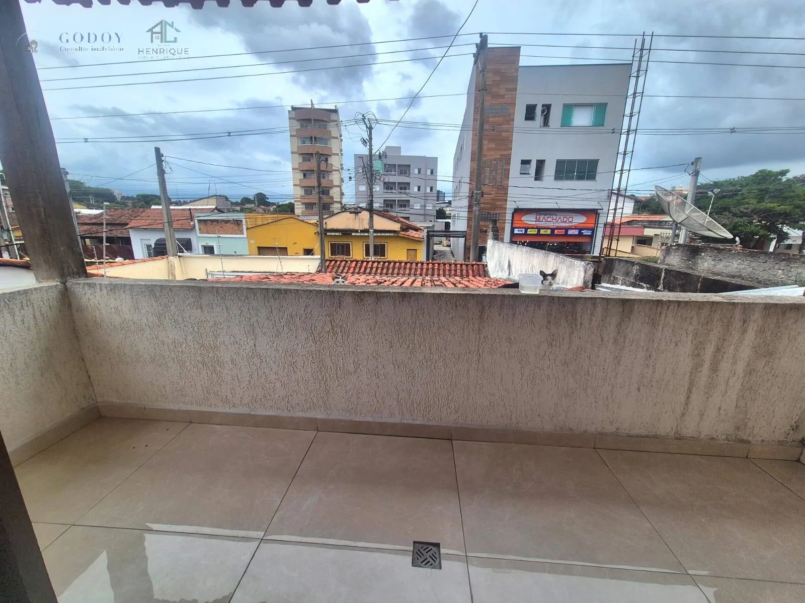 Imagem Sobrado com 4 Quartos e Garagem para 4 Carros