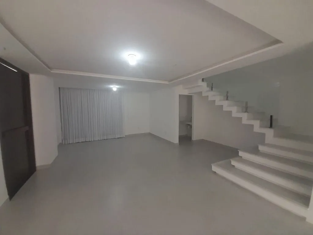 Imagem Casa de alto padrão em Intermares com 3 suítes, área gourmet, condomínio completo e excelente localização.