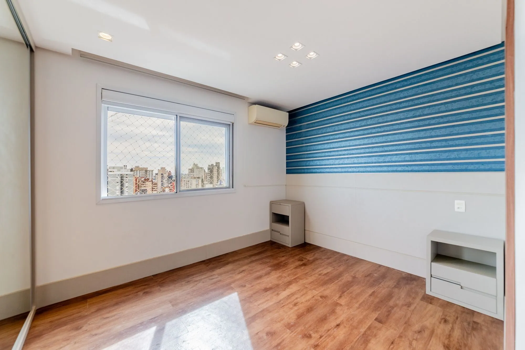 Imagem Apartamento semimobiliado, com 94m privativos, 2 suites e 3 vagas de garagem