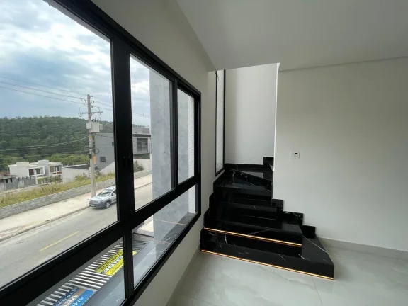 Imagem Casa em Cajamar com 3 Suítes, 4 Vagas e Piscina