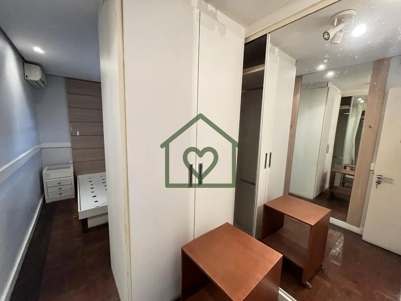 Imagem Apartamento à venda na Rua Silva Só, com 2 dormitórios, 2 banheiros (social e auxiliar), sala de ...