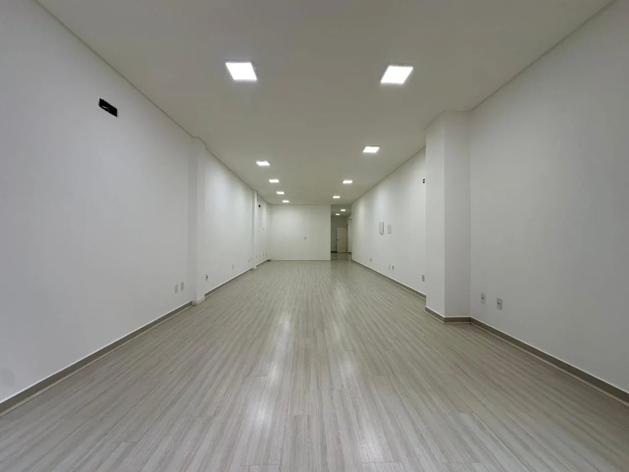Imagem Sala Comercial à venda com 1252m2 por R$ 2.200.000,00