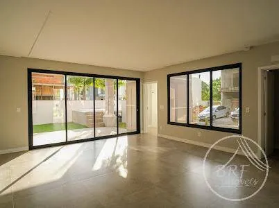 Imagem Casa Alto Padrão c/ Spa Aquecido, Deck c/Lareira e Espaço Gourmet -Biguaçu