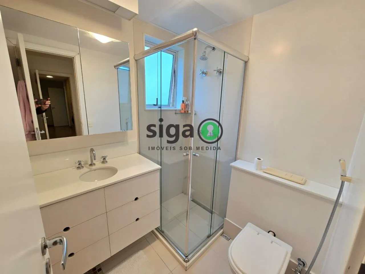 Imagem Apartamento à venda no Brooklin | 218m² | 3 suítes + home office | Varanda envidraçada | Alto padrão