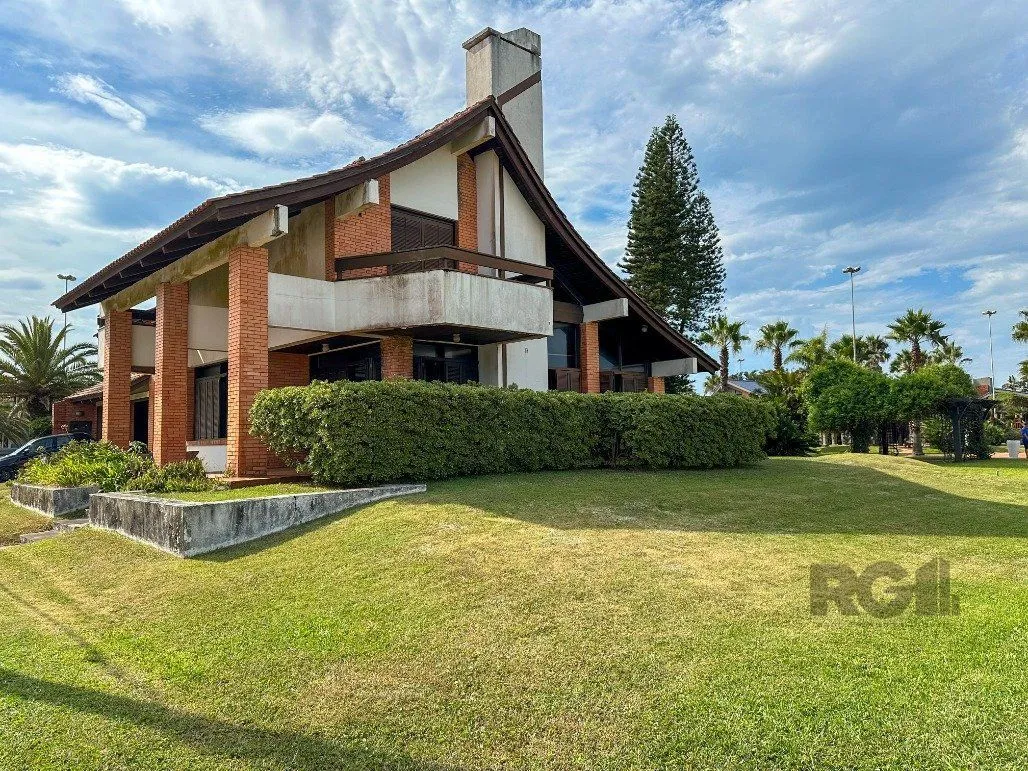 Imagem Icônica Casa para comprar a poucos metros do mar em Atlântida