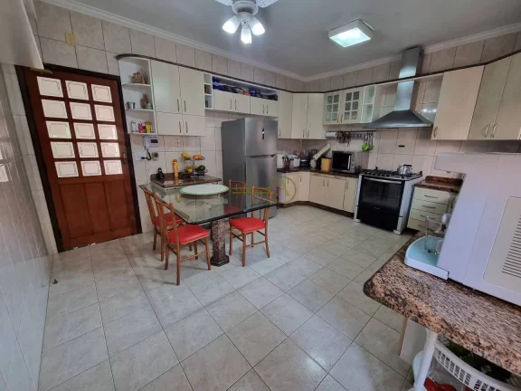 Imagem Mansão térrea de alto padrão à venda, 3 lotes de terrenos, com edículas