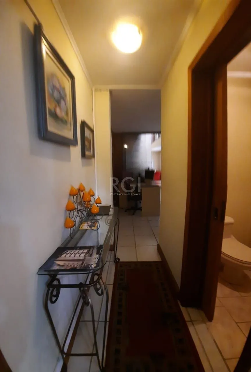 Imagem Casa para Venda - 347m², 5 dormitórios, sendo 2 suites, 3 vagas - São João